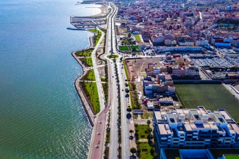 زيارة مرتقبة لمسؤول كبير تستنفر سلطات الناظور وتحرك عجلة التهيئة والنظافة