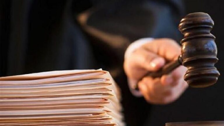توقيف قاضية معزولة متلبسة بتسلم رشوة ضخمة يعيد فتح ملف الفساد القضائي