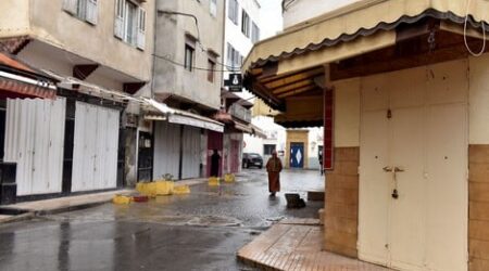 جماعة زايو تعتمد اللون البني لسترات المحلات التجارية والمقاهي…